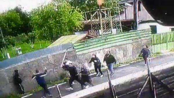 Bărbat bătut cu lopata după ce a reclamat o inundaţie, în Dâmboviţa: ,,Nu l-a lovit nimeni, a căzut el"