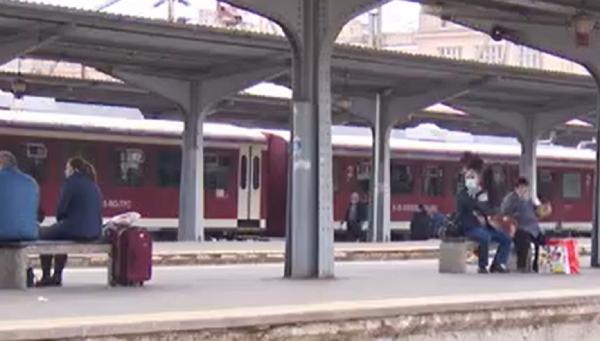 40 de garnituri vor asigura zilnic legături din toată ţara către litoral şi Delta Dunării. Când începe programul ''Trenurile Soarelui''