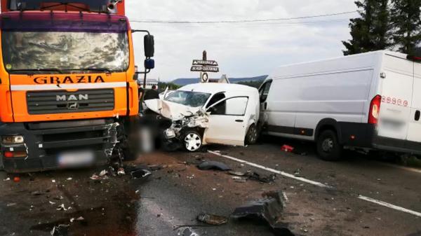 Doi răniţi în urma unui grav accident de circulaţie produs în Gura Humorului