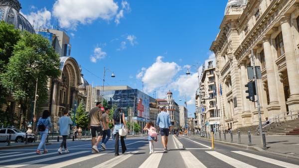Trafic rutier oprit pe mai multe bulevarde mari din centrul Capitalei, în weekend. Calea Victoriei, doar pentru pietoni