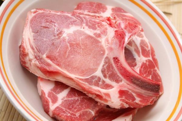 Carnea de porc, puțină și mult mai scumpă din cauza pestei porcine. Prețurile pot crește și cu 30% în următoarea perioadă