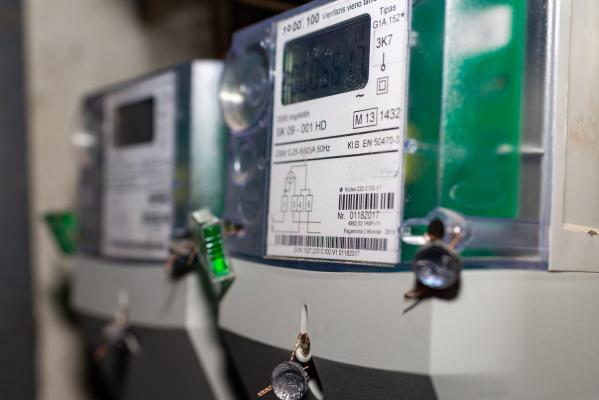 Facturi mai mari la energie electrică, din luna iulie. Cum se poate evita creșterea prețului