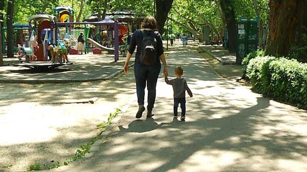 Primăria Capitalei susţine că nu mai are bani pentru stimulentul de 2.500 de lei acordat noilor părinţi