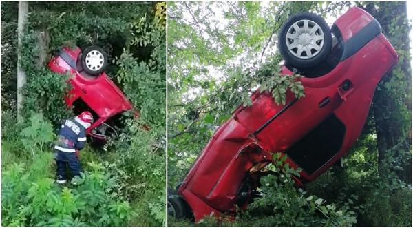 Șofer bulversat, nu știe cum a ajuns cu Loganul atârnat de copac. Imagini spectaculoase filmate în Argeș