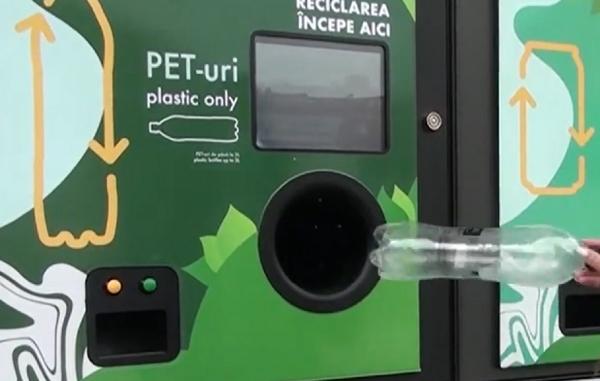 Comuna din România unde reciclarea este literă de lege: Este foarte fain. Nu mai lasă gunoiul pe jos