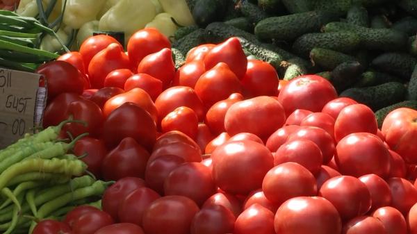 Cum putem deosebi fructele şi legumele tratate chimic. Clienţii ignoră sfaturile experţilor