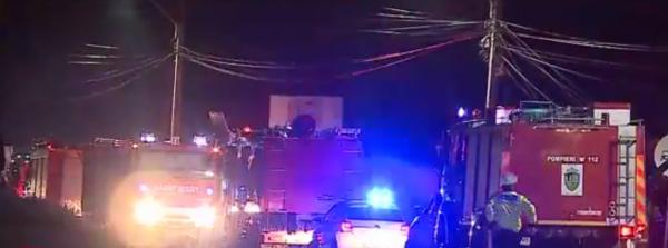 Incendiu violent, noaptea trecută, în Mureş: focul a mistuit 6.000 de metri pătraţi. Pompierii au cerut să fie ajutaţi