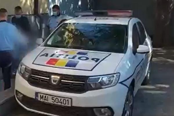 Bărbatul care a fost bătut de un poliţist din Constanţa a murit. Victima a fost lovită în mod repetat cu piciorul în cap