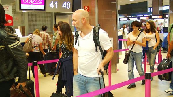 Timpul de aşteptare înainte de un zbor ar putea creşte până la opt ore. Care sunt explicaţiile specialiştilor