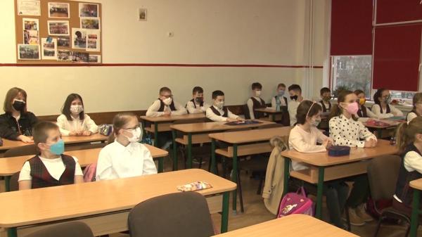 Alocaţiile copiilor vor fi majorate de la 1 ianuarie 2022. Câţi bani în plus ar putea fi daţi