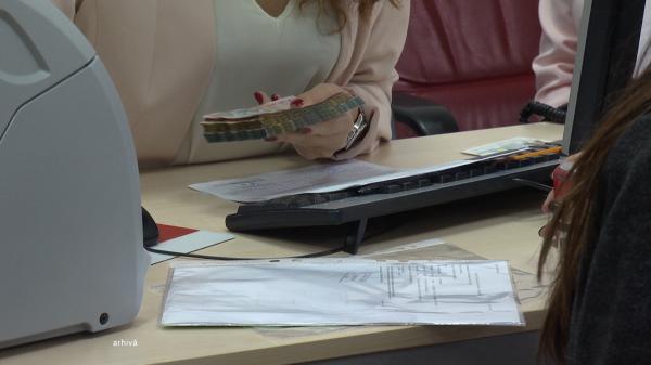 Împrumuturile românilor au crescut cu 30%. Pentru ce se împrumută și care este valoarea medie a unui credit de nevoi personale