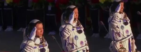 China a lansat o navă spaţială cu echipaj uman: e prima misiune a chinezilor după o pauză de 5 ani