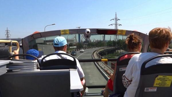 Revin autobuzele etajate pe litoral. Turiştii se pot plimba începânde de mâine, din Constanţa până la Mamaia