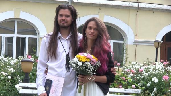 Dragostea învinge pandemia: Despărțiți de COVID, românca Larisa şi americanul Benjah și-au unit în sfârșit destinele