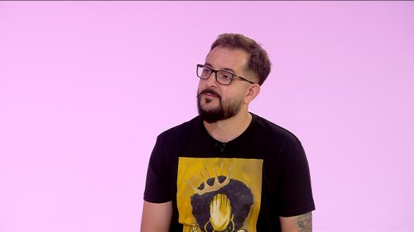 Gabriel Gherghe, de la corporatist la comediant. Fostul concurent de la iUmor va avea show de stand-up comedy pe Antena Play