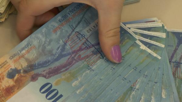 Povestea tânărului din Cluj care a câştigat în instanţă îngheţarea creditului în franci elveţieni