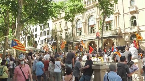 Graţierea liderilor separatişti, contestată în stradă: ''Independenţa este unica soluţie. Aceste graţieri nu vor rezolva nimic"