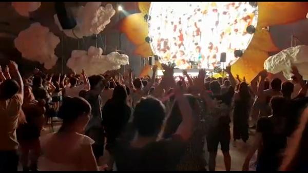 Nostalgia, primul mare festival organizat exclusiv pentru persoanele vaccinate, în Bucureşti. VIDEO