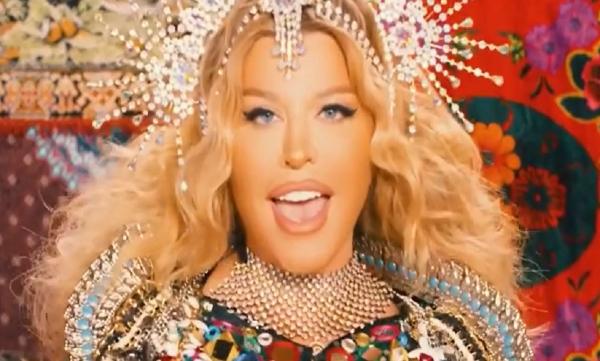 EXCLUSIV. Loredana, diva-cameleon, răspunde controverselor legate de noua piesă. A treia colaborare cu floarea cântăreţilor de manele