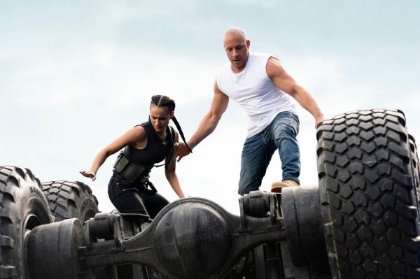 Așteptarea fanilor Fast and Furious a luat sfârșit. Cel de-al nouălea film al seriei va avea premiera în acest weekend