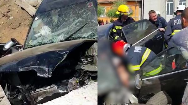 Accident pe o şosea din vestul ţării. Două victime au rămas încarcerate şi au fost transportate le spital