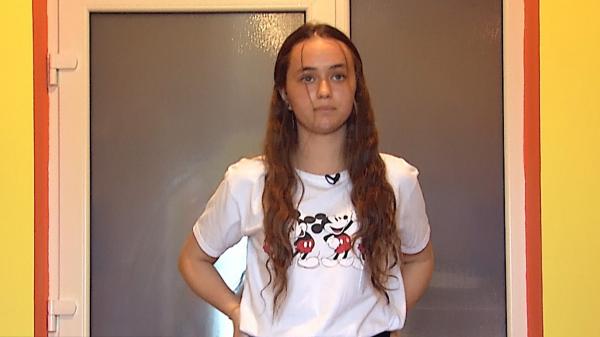 Alexandra, adolescenta de 14 ani în căutarea echilibrului: "Aşa merg eu acum. Cu piciorul stâng pe vârf"