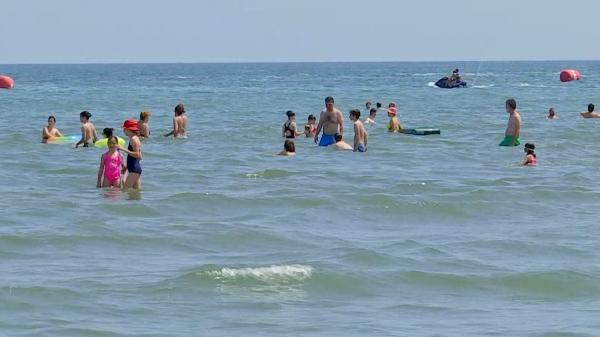 Primul weekend de vacanţă pentru cei mici s-a lăsat cu distracţie maximă: "A fost atât de cald şi apă caldă, nu mă gândeam să fie aşa"