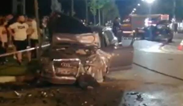 Accident teribil în centrul Buzăului. Doi tineri, la spital cu răni grave, după ce şoferul care se întrecea cu o altă maşină a intrat pe contrasens