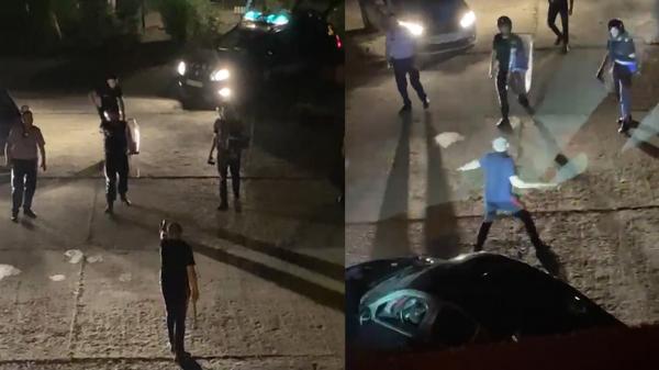 Un bârlădean înarmat cu două topoare a ținut la distanță minute bune jandarmii și polițiștii: "Nu asta e soluția" "Ba e!"