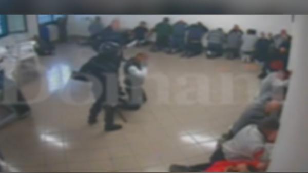 Scandal monstru în Italia. Deținuți bătuți și umiliți într-o închisoare, 52 de gardieni sunt anchetați de autorități