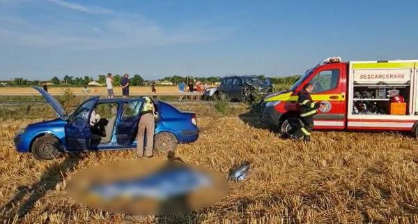 Accident mortal în Constanţa, la ieşirea din Mihai Viteazu. Două maşini s-au făcut praf, una a fost aruncată pe câmp