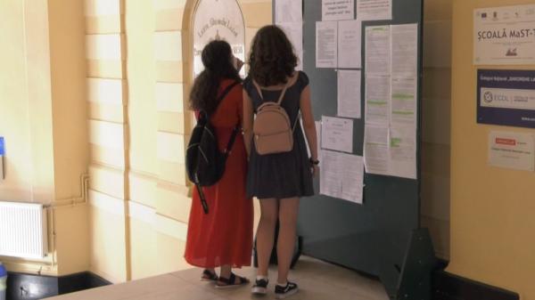 18.000 de lucrări au fost notate greşit la Evaluarea Naţională 2021. Cea mai flagrantă eroare: un elev de 10 pe linie, notat cu 3. "Am fost devastaţi"