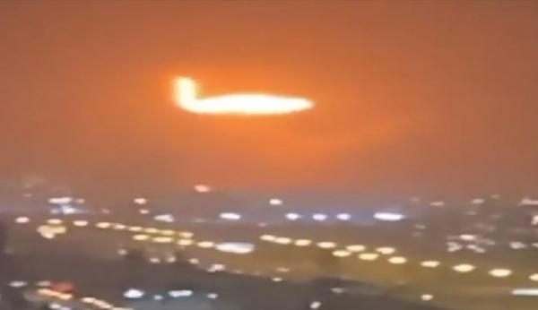 Incendiu de proporţii după explozia unui container în Dubai. Unda de şoc a fost simţită de la zeci de kilometri