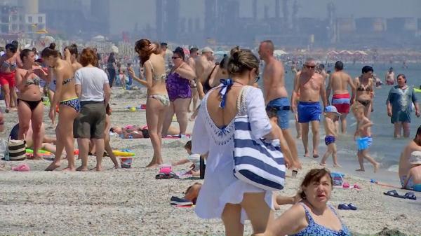 Se anunţă cel mai aglomerat weekend la mare: 100.000 de turişti au făcut rezervări pe litoral