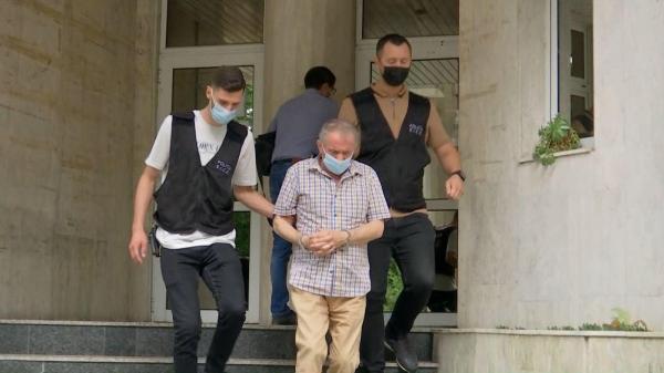 Un medic din Târgu-Jiu care se ruga zilnic să nu fie prins când ia mită a primit 30 de zile de arest preventiv. S-a plâns că şpaga era prea mică