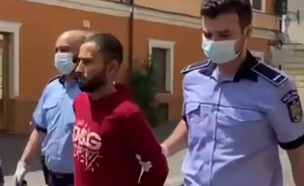 Fugarul din Afganistan care şi-a ucis un conaţional, în Timişoara, a fost adus în ţară, sub escortă. Bărbatul fugise în Grecia