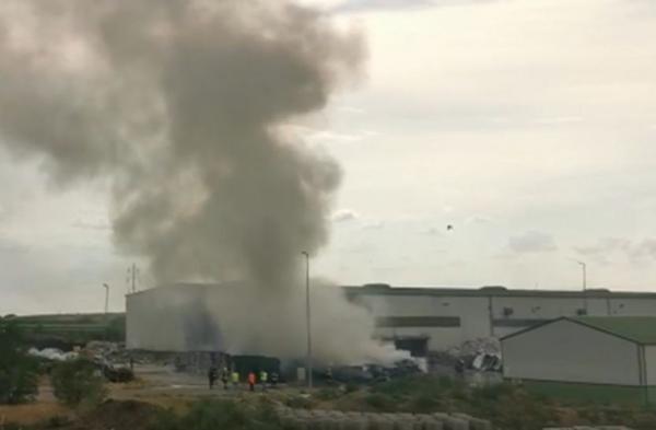 Incendiu la groapa de gunoi din Oradea. Norul de fum rezultat a putut fi văzut de la zece kilometri