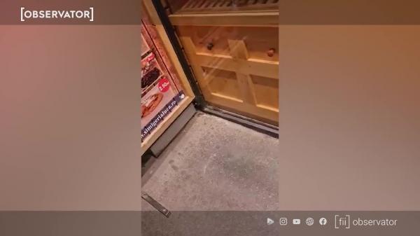 O covrigărie din Galaţi, închisă după ce un şoarece se plimba prin magazin. Un alt şoarece, găsit de inspectori într-o capcană, sub o vitrină frigorifică - VIDEO