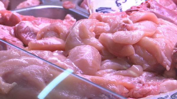Zeci de tone de carne de pui cu salmonella, în România. ANSVSA: Produsele nu au ajuns pe rafturile magazinelor