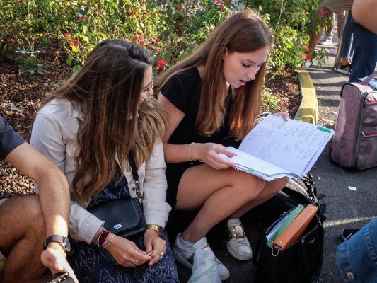 Peste trei candidaţi pe un loc la Facultatea de Medicină. Cine nu intră la buget, va plăti aproape dublu faţă de anul trecut