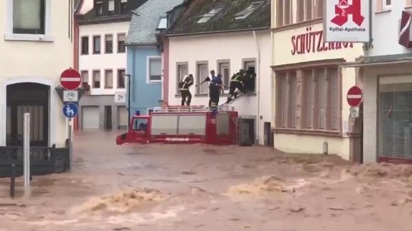 Ciclonul care a adus furtuni în România a făcut prăpăd în centrul şi vestul Europei. E stare de catastrofă în Germania, după inundaţii