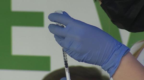 Valul 4, supranumit valul nevaccinaţilor, va lovi în special în zonele rurale, unde numărul celor imunizaţi este mult mai mic