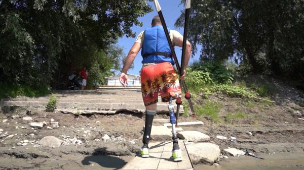 Costi Mugiu, canotorul rămas fără picioare în copilărie, se poate lupta acum pentru o medalie olimpică, după ce oamenii au spus "Ajut Eu!"