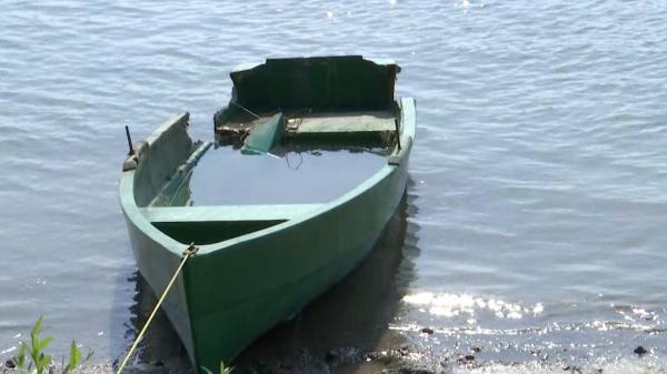 EXCLUSIV. Încă o tragedie pe Dunăre. O şalupă a trecut peste o barcă pescărească şi aproape a omorât un om: bărbatul a rămas fără un picior şi e la terapie intensivă