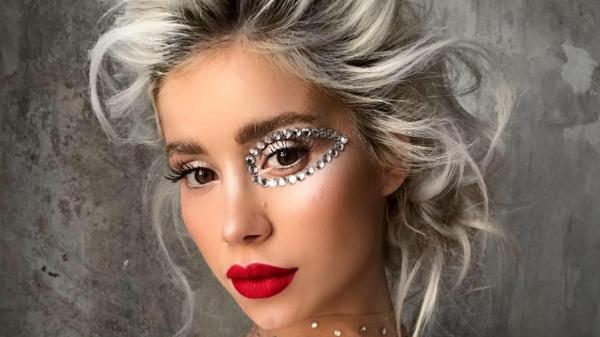 Alina Ceuşan colaborează pentru prima dată cu Tedora Burz. Cele doua au lansat o colecţie de haine unisex