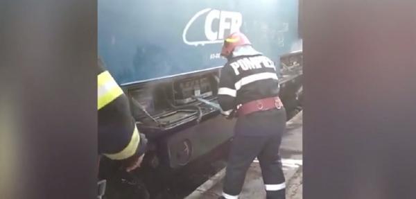 Locomotiva unui tren de călători a luat foc în Târgovişte. Pasagerii au fost evacuaţi de urgenţă