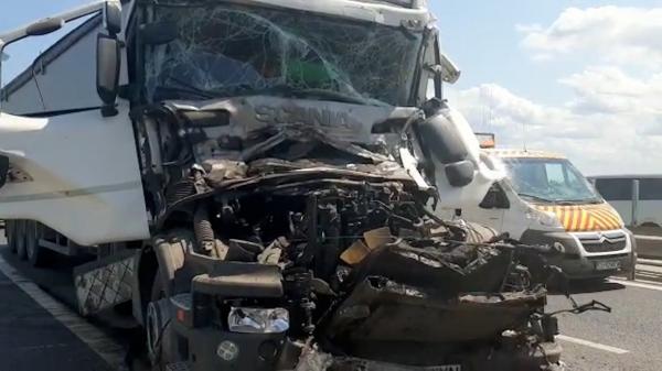 Accident în lanţ pe A4, în apropiere de Agigea. Mai multe camioane au fost implicate