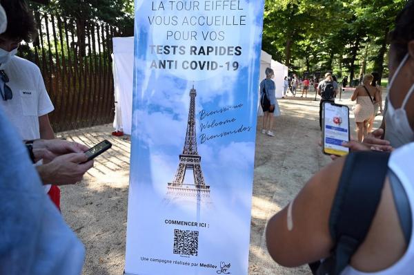 Valul patru aduce noi restricţii în Franţa. Certificatul sanitar, cerut din august în baruri, restaurante sau mijloace de transport în comun 