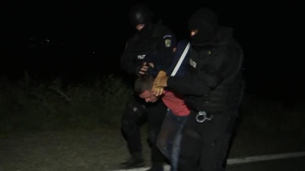 Bărbatul din Iaşi, care şi-a înjunghiat partenera de zeci de ori și a abandonat-o în mașină, ar fi încercat să obţină ajutor de la o mănăstire