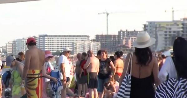 Peste 250.000 de turişti au umplut plajele staţiunilor de pe litoral. Nemulţumirile sunt însă la ordinea zilei